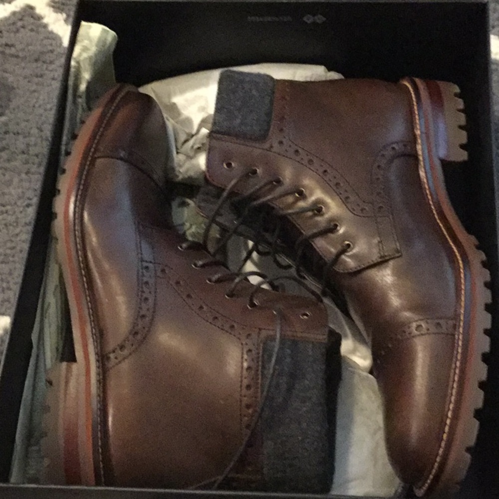 Men’s boots never worn